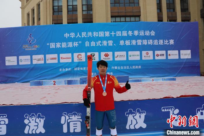 十四冬舞台上来自南方无雪之地的运动员，在北