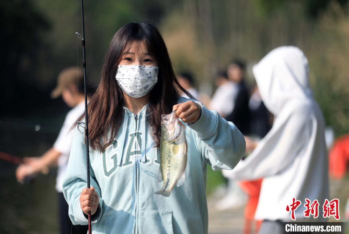 四川旅游学院率先开设路亚运动课程，探索校企