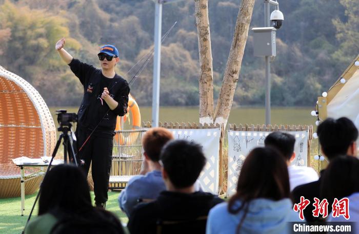 四川旅游学院率先开设路亚运动课程，探索校企