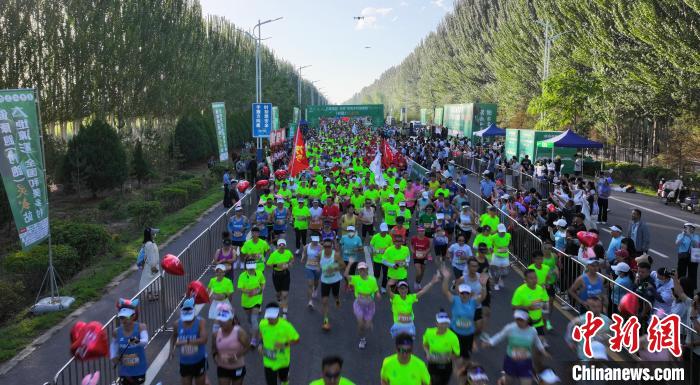 宁夏灵武“和美乡村健康跑”3500跑者畅跑美丽乡